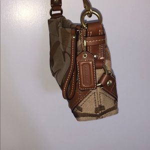 UNTOUCHED- COACH BROWN SHOULDER BAG